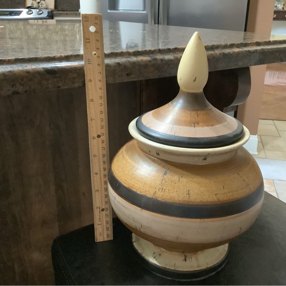 Beautiful table top decor. Earth tone colors. Excellent condition - Picture 4 of 5